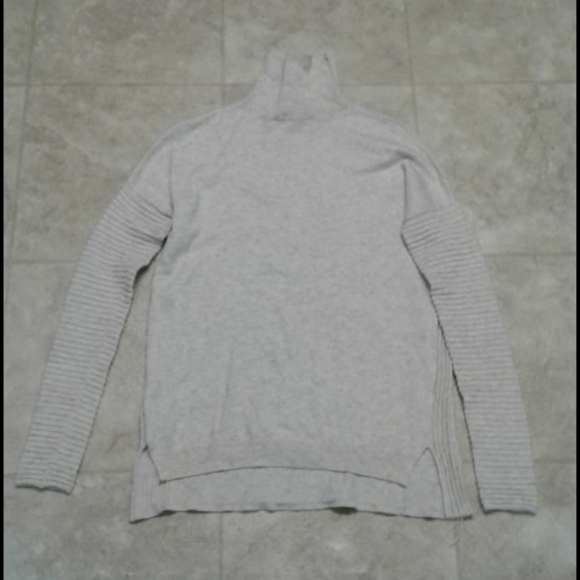 H&M Sweaters - H&M turtleneck sweater